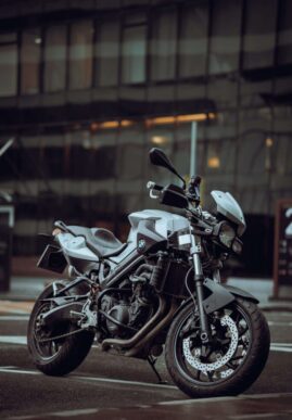 ivan-yerokhin-Q7-ms6plCcs-unsplash (1) instalação de rastreador veicula mal-feita